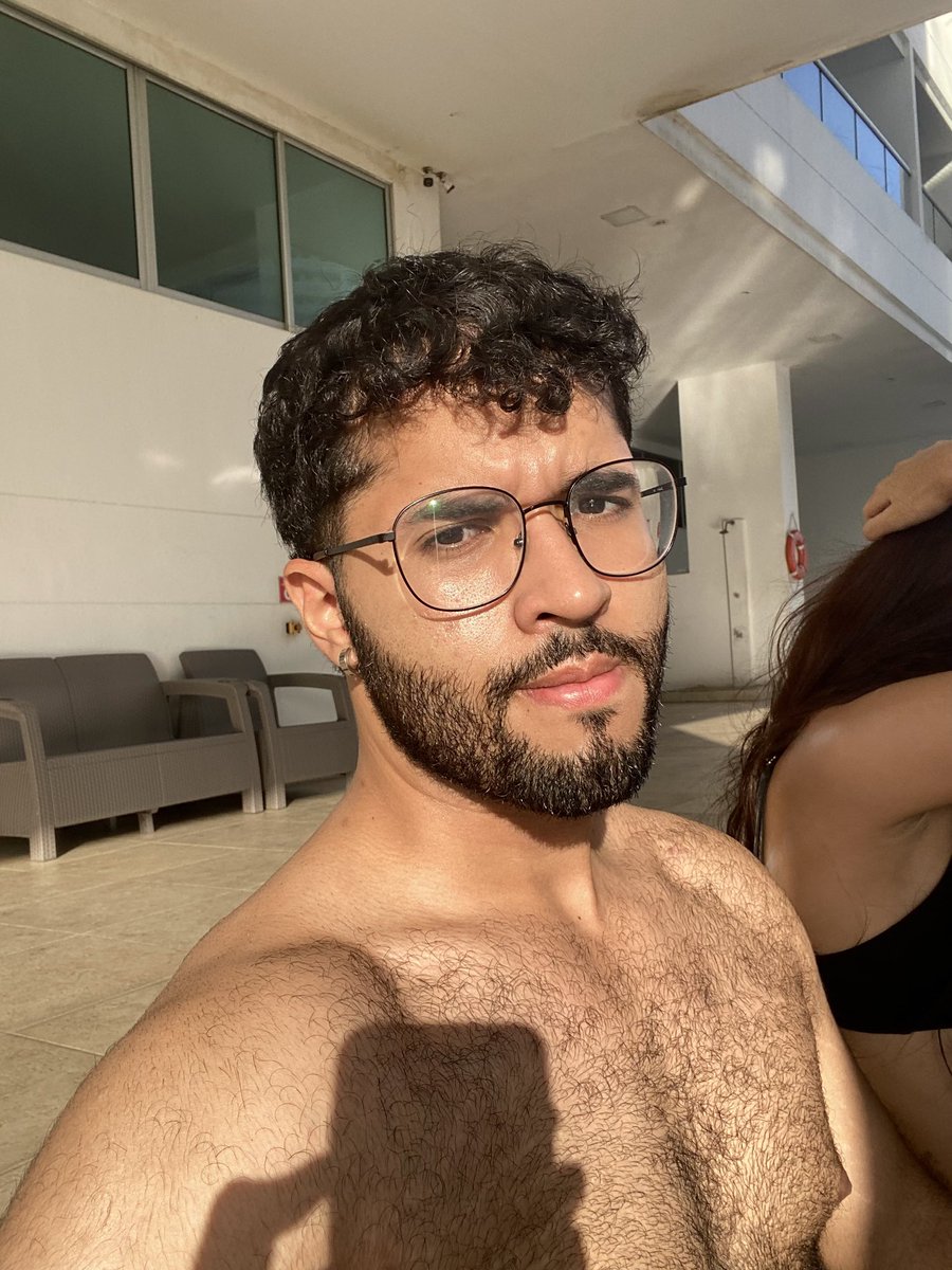DarkmanxxP's tweet photo. Pool day ☀️ https://t.co/atPI2obyFD