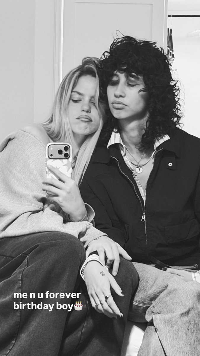 ★ Reneé Rapp Source ★ tweet media