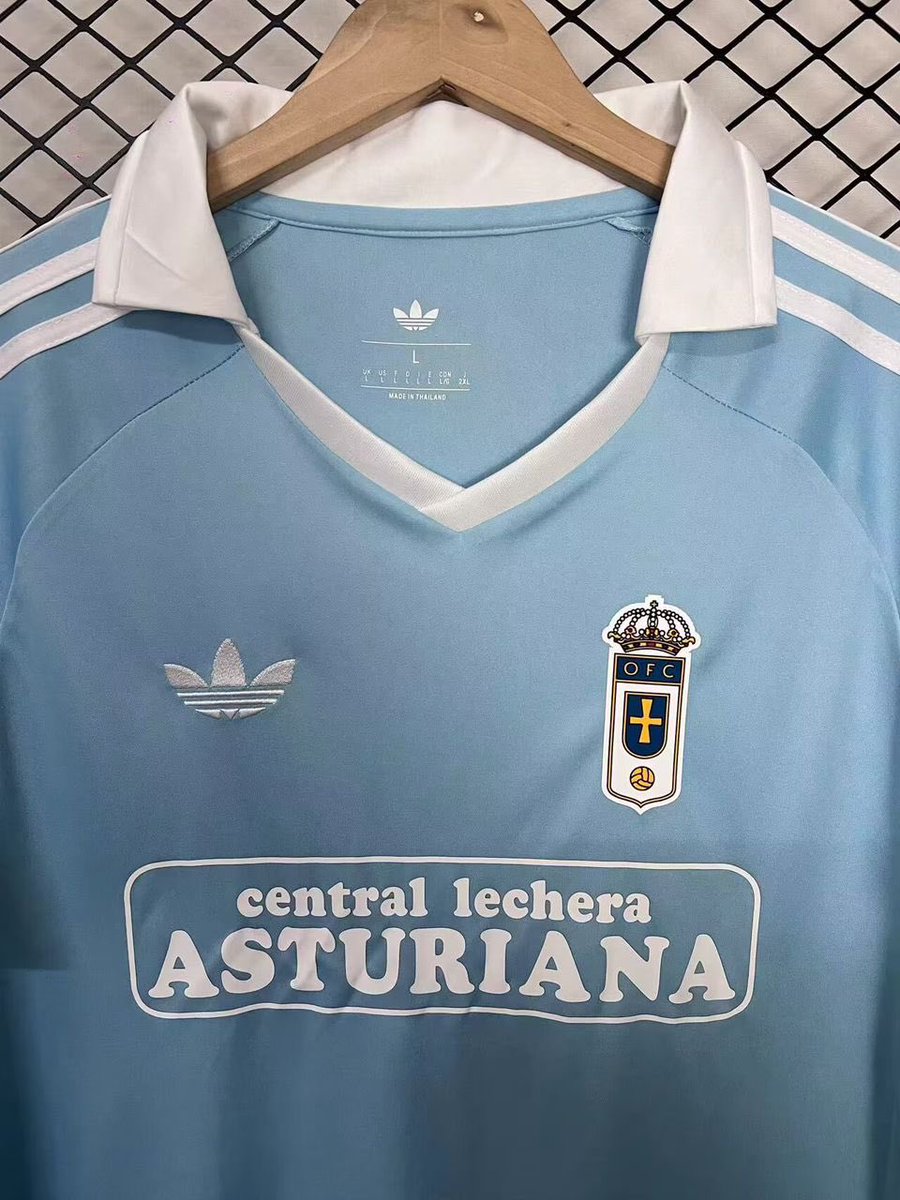 ReplicasN's tweet photo. Ya tenemos disponibles las camisetas del centenario del #realoviedo #realoviedo100 Que os parece? A nosotros nos encanta 😍 30€ y si la quiere con nombre y número 35€ https://t.co/Uao6Hk8G6l
