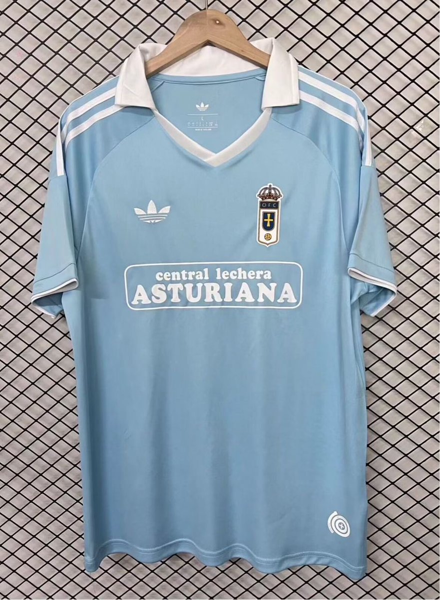 ReplicasN's tweet photo. Ya tenemos disponibles las camisetas del centenario del #realoviedo #realoviedo100 Que os parece? A nosotros nos encanta 😍 30€ y si la quiere con nombre y número 35€ https://t.co/Uao6Hk8G6l