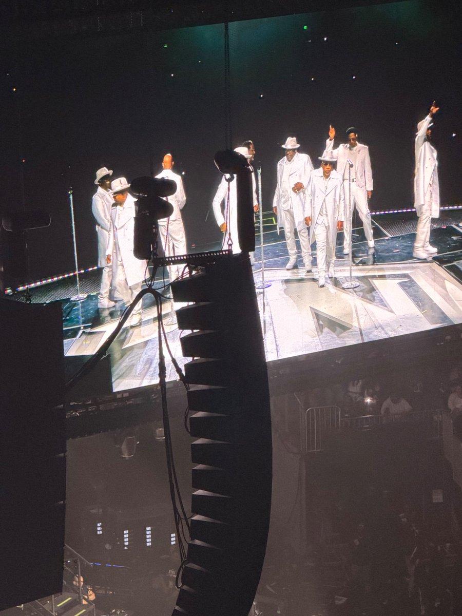 s37560821's tweet photo. @Ticketmaster @StateFarmArena @NewEdition somebody must do something. I bought 8 tickets and this is the view we had. No warning, no apologies, no concession nothing. Do better!!  I may start a fire with this. So pissed. 😡 https://t.co/9IYRkn5Y3N