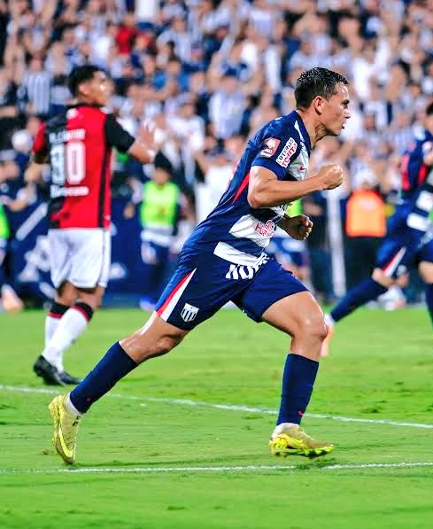 LE4LTAD BL4NQV14ZVL 26⭐🇫🇮 tweet media