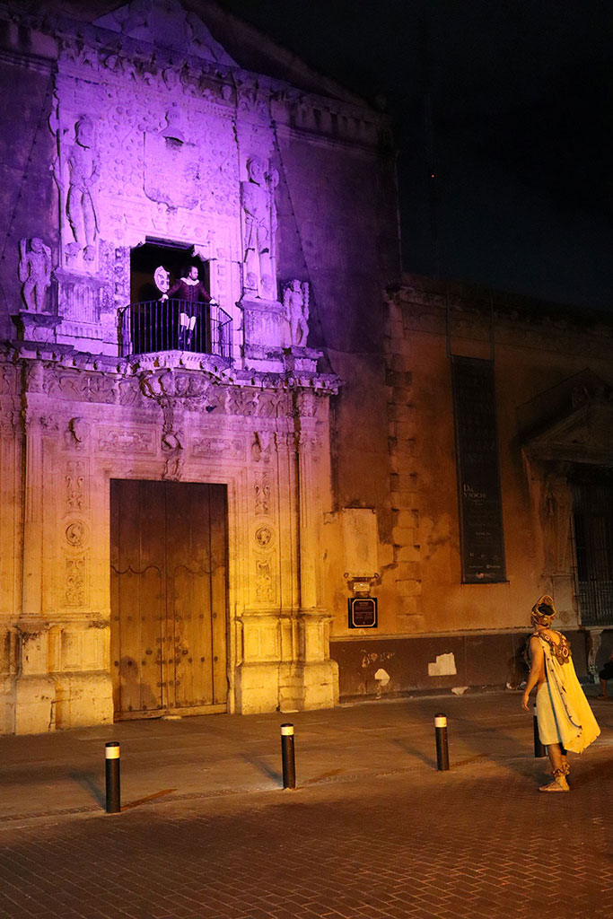 MeridaCultura1's tweet image. ✨En Mérida, la historia se proyecta, se dialoga y se baila en el espectáculo “Diálogos de Conquistador”, los miércoles en la fachada del Museo Casa Montejo, a partir de las 8:30 p.m. #EncuentroDeDosMundos #Videomapping #Teatro #Folclor #MéridaContigoEsMejor @CeciliaPatronL