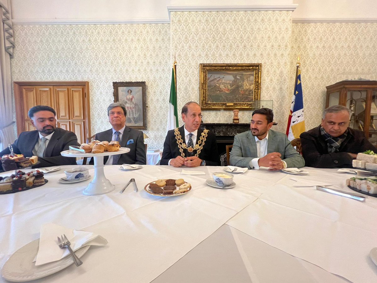 chmohsinaziz's tweet photo. Honoured to visit the Lord Mayor of Birmingham, Cllr Zafar Iqbal, alongside Cllr Rizwan Jalil, Ch Sajid Nazir (Former Administrator Dadyal AJK), Ch Amjad Ali, and Ch Arshad Rashid.

A productive and warm meeting reflecting strong community ties and shared vision for progress 🇵🇰🇬🇧 https://t.co/UJv22tqmNQ