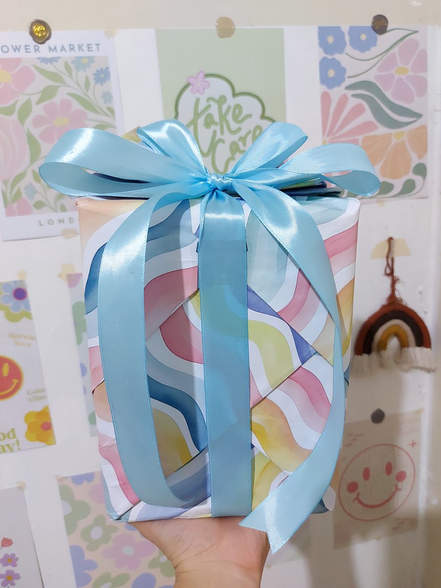Akibat keseringan buat hampers, bungkus kado pun jd sgt effort 🤣