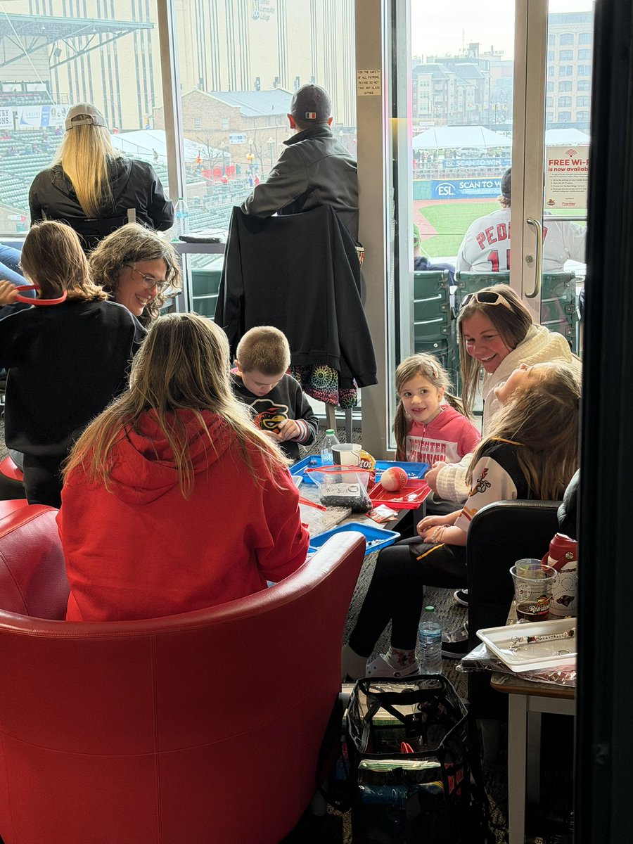 FAT AND HAPPY tweet media