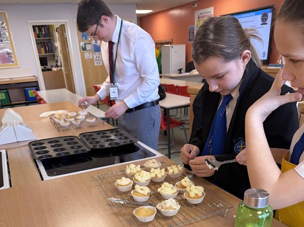 StHildsAP's tweet photo. Our KS3 Arch pupils have been busy baking lots of delicious treats for their MacMillan coffee morning tomorrow! 🧁☕️👏🏼 https://t.co/tOjNOHpmC2