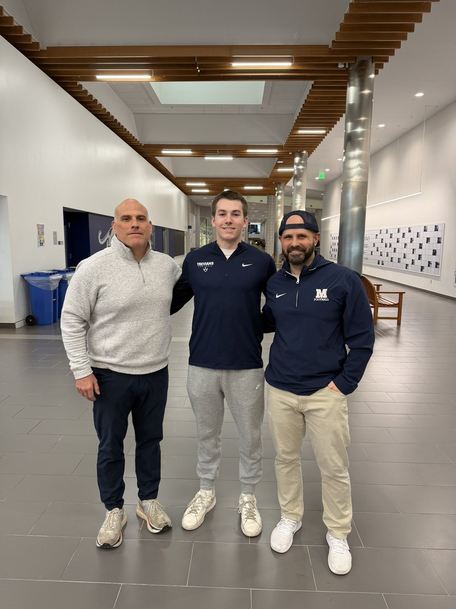 Rick_Miller2's tweet photo. Had a great time visiting @MiddFootball! Thank you @FBCoachPaquette for giving me a tour around the athletic facility! And thank you @CoachMandigo for taking the time to talk some ball. 

@DollBrian @newtrierfb 

@EDGYTIM @PrepRedzoneIL https://t.co/H5qVjgsp9F