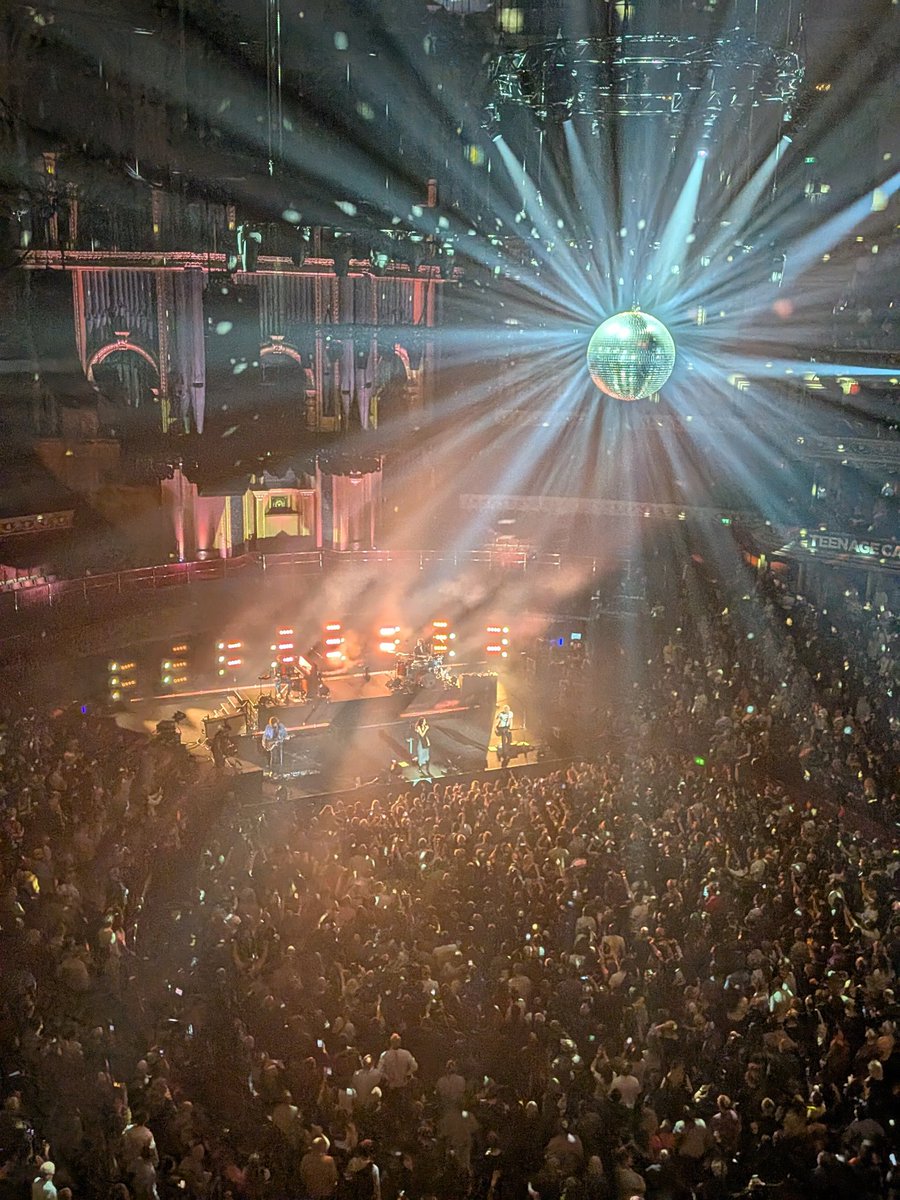 Alex Reviews Gigs tweet media