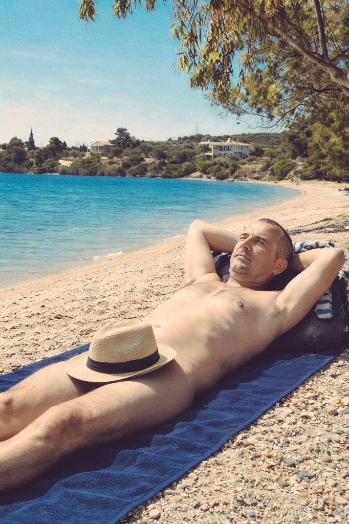 Nikos doing what he does best at Malakontas: sunbathing au naturel under the Greek sun. Pure paradise.  🇬🇷 #Malakontas #NaturistGreece #nudism #naturism #nudismo #fkk #gymnismos #γυμνισμος #γυμνιστης #nudist #naturist #beach #clothingoptional #nude #naked  #greek #greece