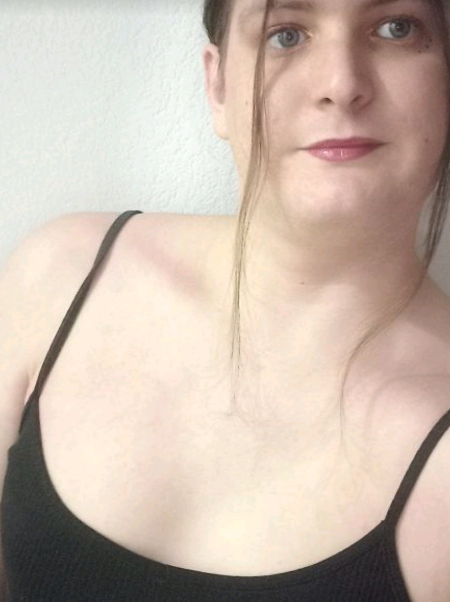 Emilie trans tweet media