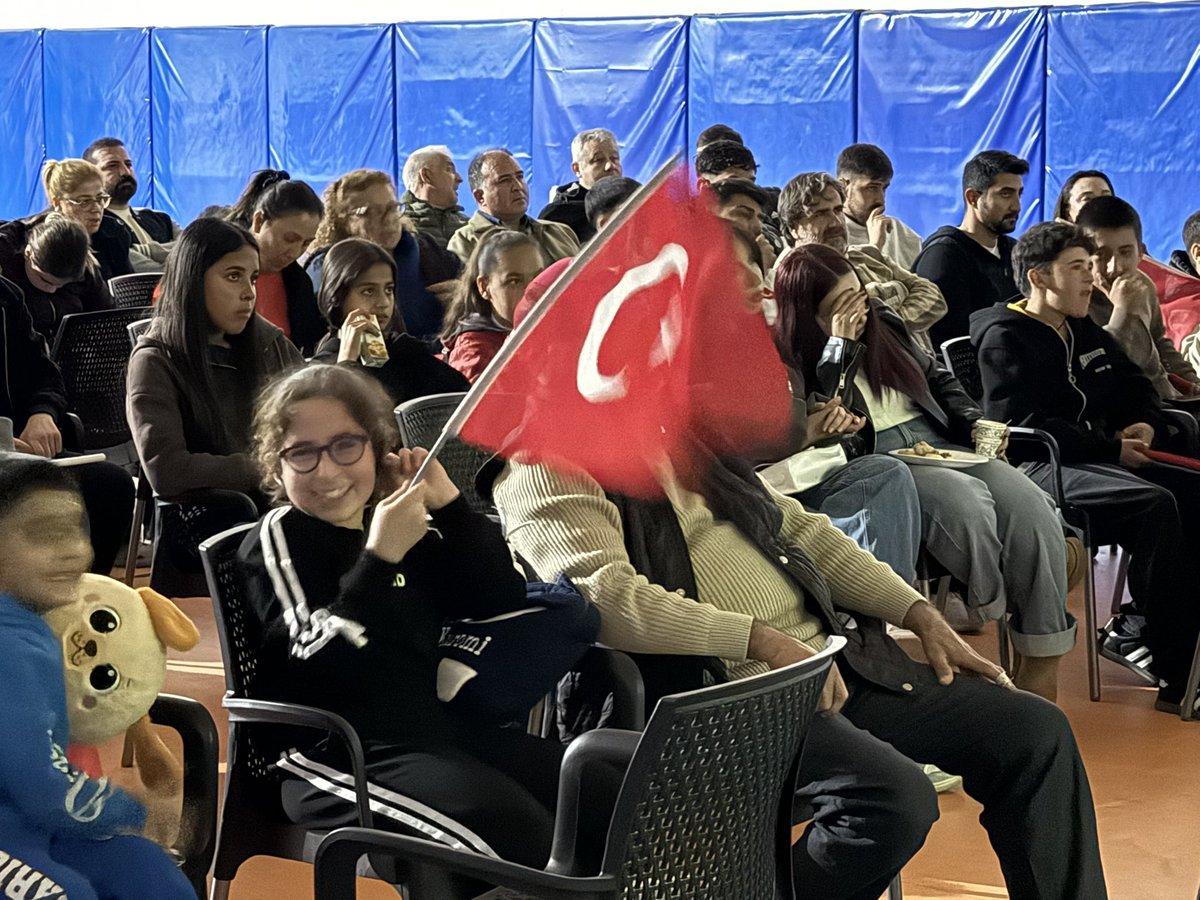 GSB_ToroslarGM's tweet photo. 🇹🇷🔥 Gönüllülerimizle birlikte Türkiye – Kosova maçını büyük bir coşkuyla izliyoruz!

Heyecan dorukta, tezahüratlar yükseliyor, kalpler aynı ritimde atıyor!
Milli takımımız için tek yürek, tek ses! ⚽ https://t.co/VagiNM6pnP