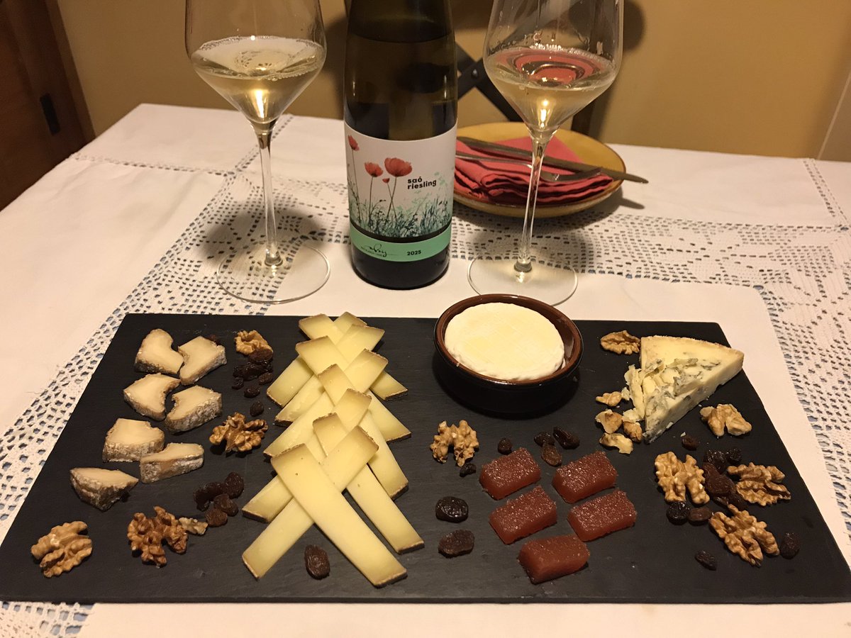 alacartemenus's tweet image. Noche quesera con el delicioso Saó Riesling 2025 #ECO de @masblanchijove @DO_CostersSegre 😍