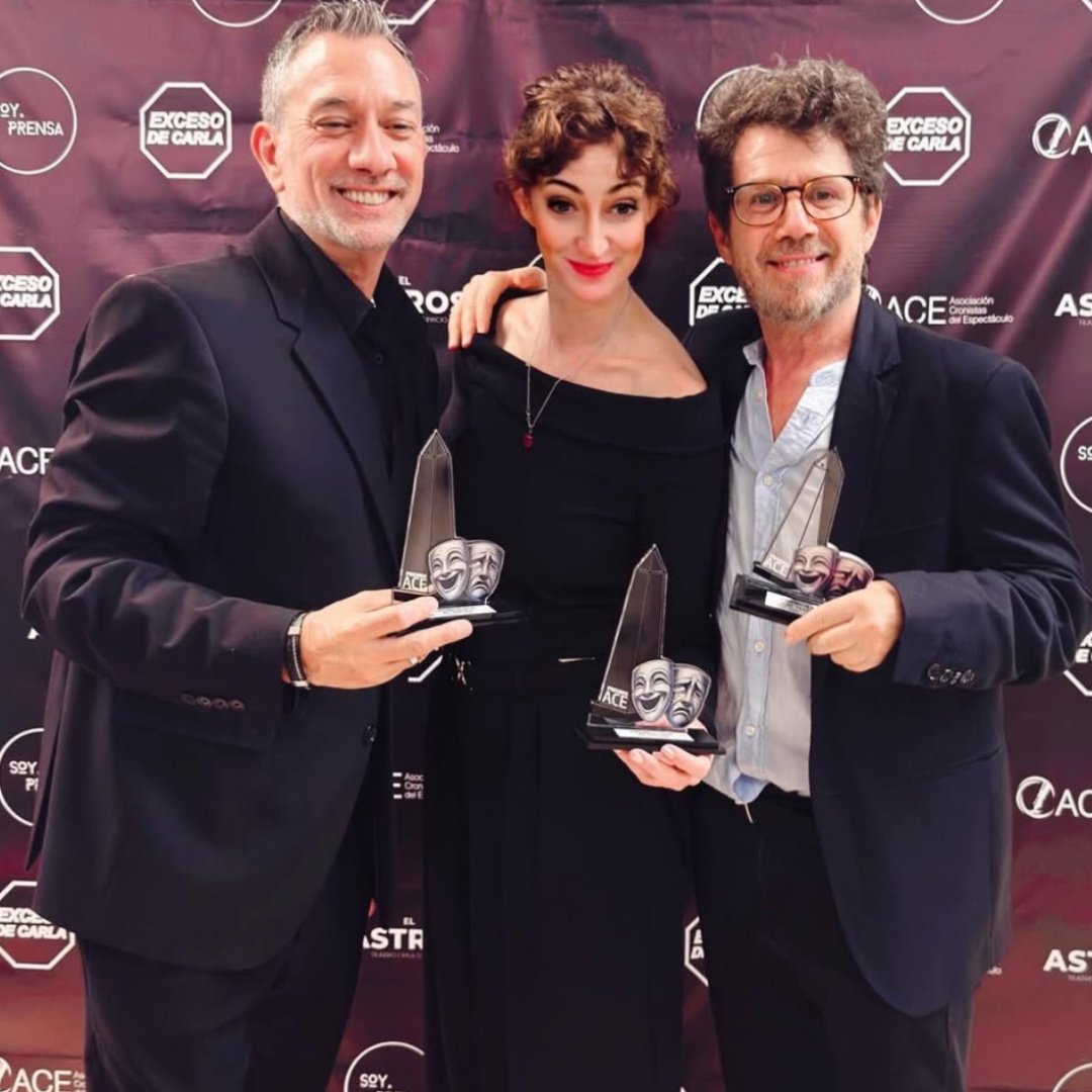 ZZNoficial's tweet photo. [#PremiosACE 2024/25] @Soy_Rada por #CHANTA gano por Actor en Obra para un solo Interprete | @Alfredo_Allende se Consagro como Autor por su Rol en coescribir #LaRevistaDelCervantes | @AnitaGutierrez_ y @AleGarciaPintos ganaron por Comedia del Año con #UnaNavidadDeMierda https://t.co/FneAhiJpp1