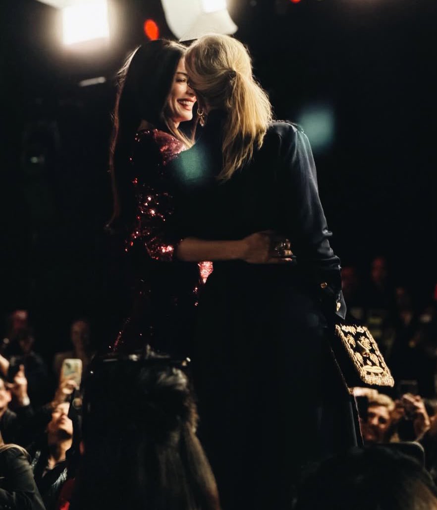 gala 👠 tweet media