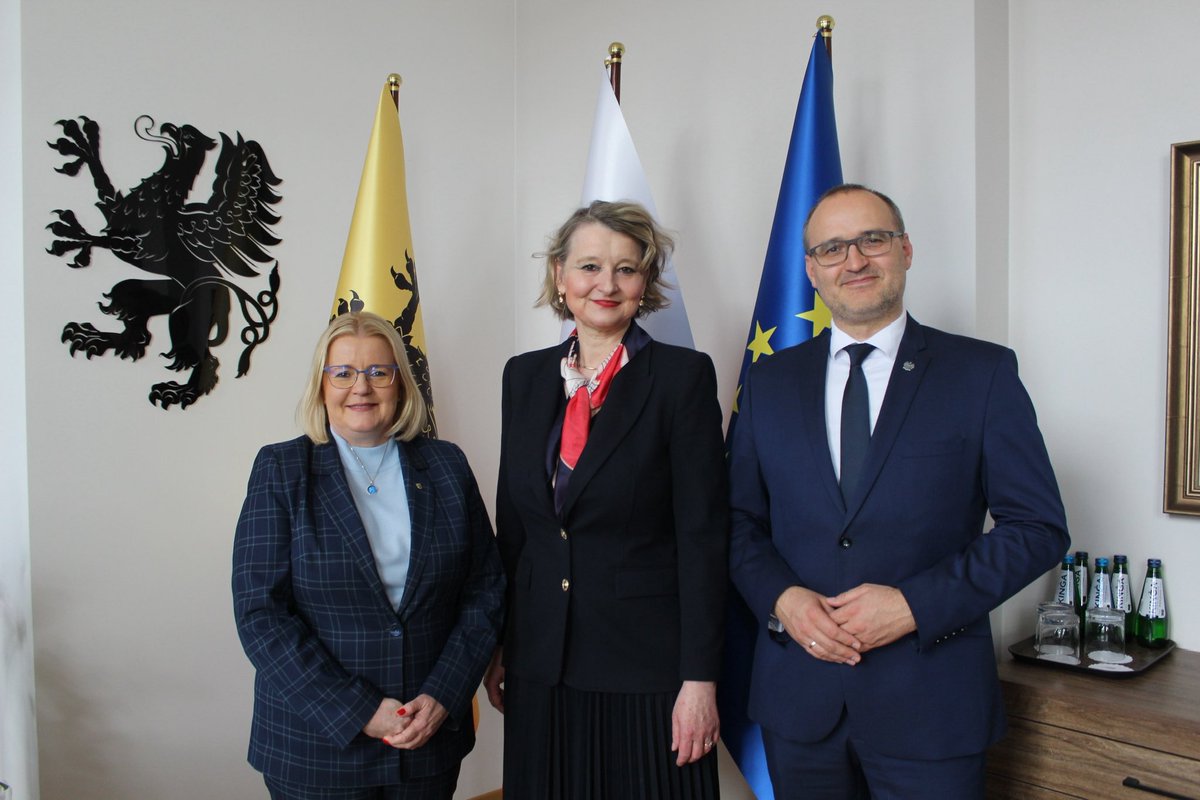 Slovak Embassy in Poland tweet media