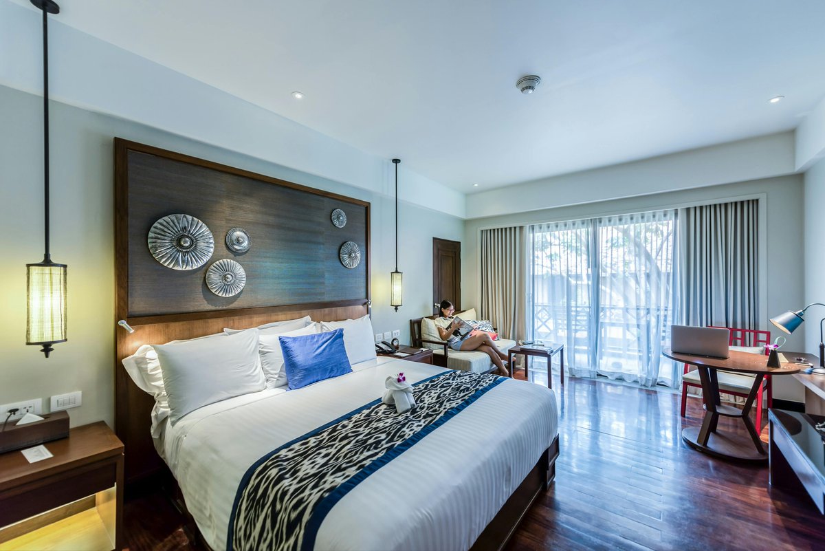 cozyhomedreams's tweet image. A well-placed lamp can completely change the mood of your bedroom. Soft lighting makes the room feel calm and relaxing. Try bedside lamps!

 cozyhomedreams.com

#bedroomlighting #homedecorideas #cozyroom #bedroomdesign #decorstyle #interiorinspiration #bedroomdecorating