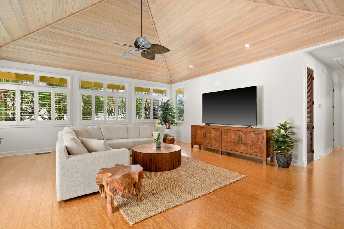 Hawaiʻi Life tweet media