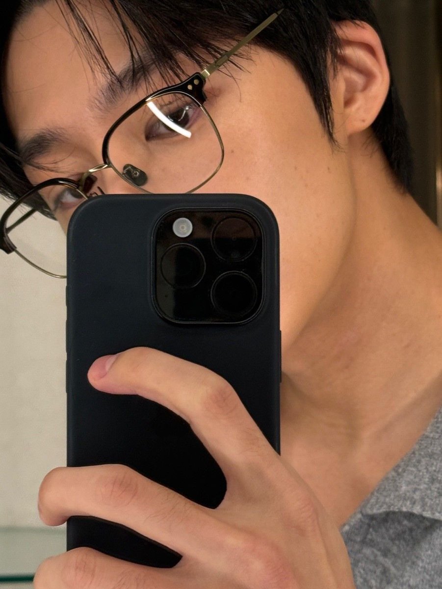 Hello, beautiful earthlings. I hope you’re finding joy on this fine cloudy day. Are you staying hydrated and eating all your meals? If not, take this as a reminder! Go, go, go. ☁️ Yours truly, Amado.