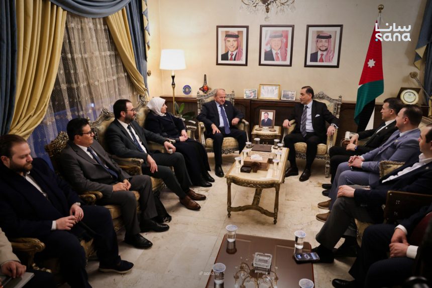 Agencia_Sana's tweet image. Representantes de Siria y Jordania abordaron vías para fortalecer la cooperación económica e industrial, así como los preparativos para la Exposición de Industrias Sirias (SEREX), prevista para mayo en Amán.

#Siria #Jordania #SEREX