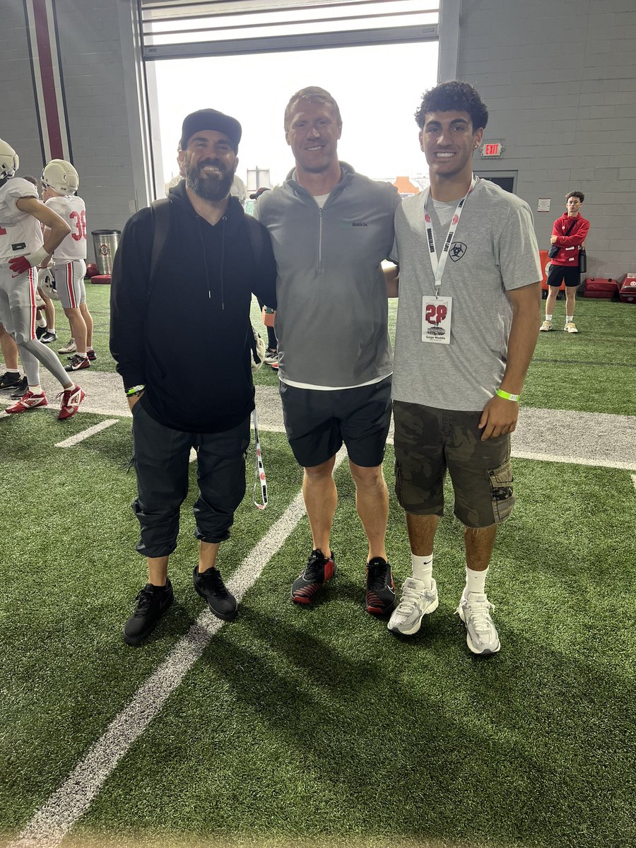 Bcarp3's tweet photo. The Future HOFer was at spring ball with his son today

Weddle was one of the best to ever do it… and a great man as well

… and he’s has a son that’s taller than him https://t.co/E7DE3gKD6q