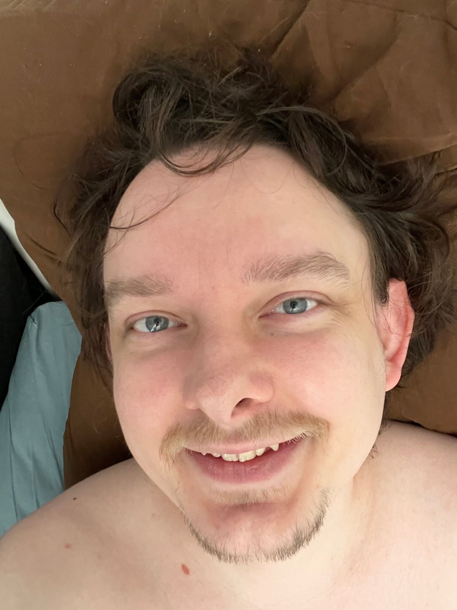 Виталя пишет код tweet media