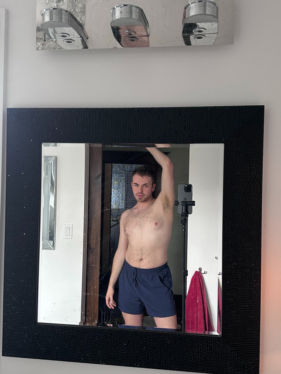 taylbe_'s tweet photo. Mirror mirror on the wall https://t.co/ssKURvQJml