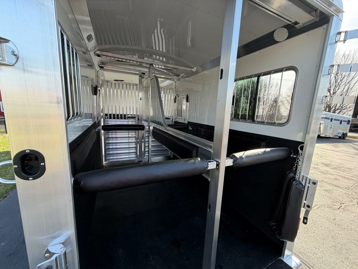 Triple C Trailers 🐴🚌 tweet media