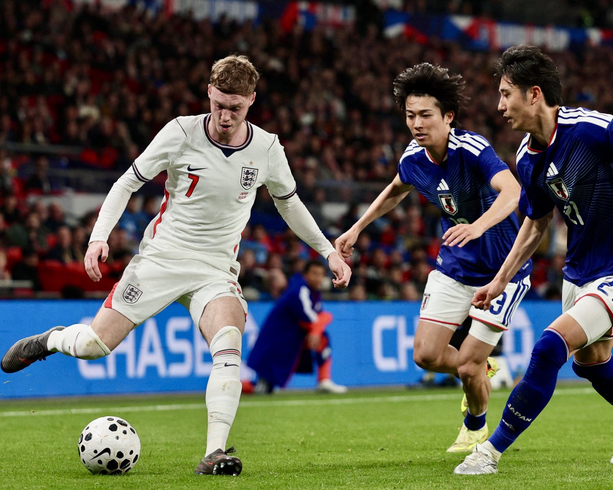 🇯🇵 日本代表がイングランドを撃破！🔥

23分にカウンターから中村敬斗 → 三笘薫で決勝ゴール！

後半、堂安律や中村らの決定機は追加点につながらなかったが、集中した守備でイングランド代表の猛攻をしのぎ完封勝利！イギリス遠征連勝！

イングランド 0-1 日本

#SAMURAIBLUE #サッカー日本代表