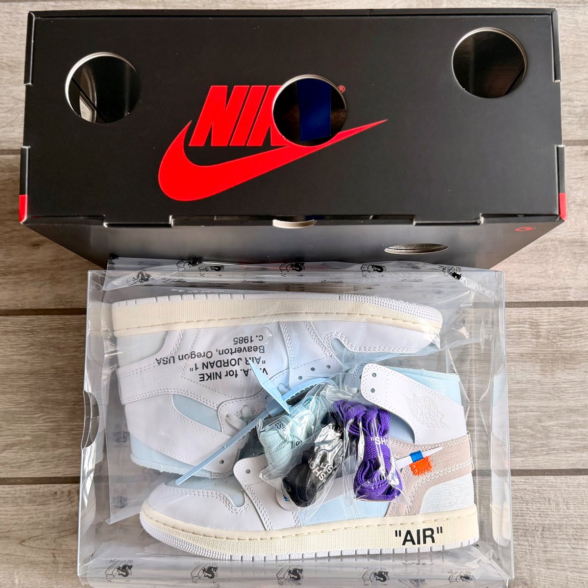 SNKR_TWITR tweet media