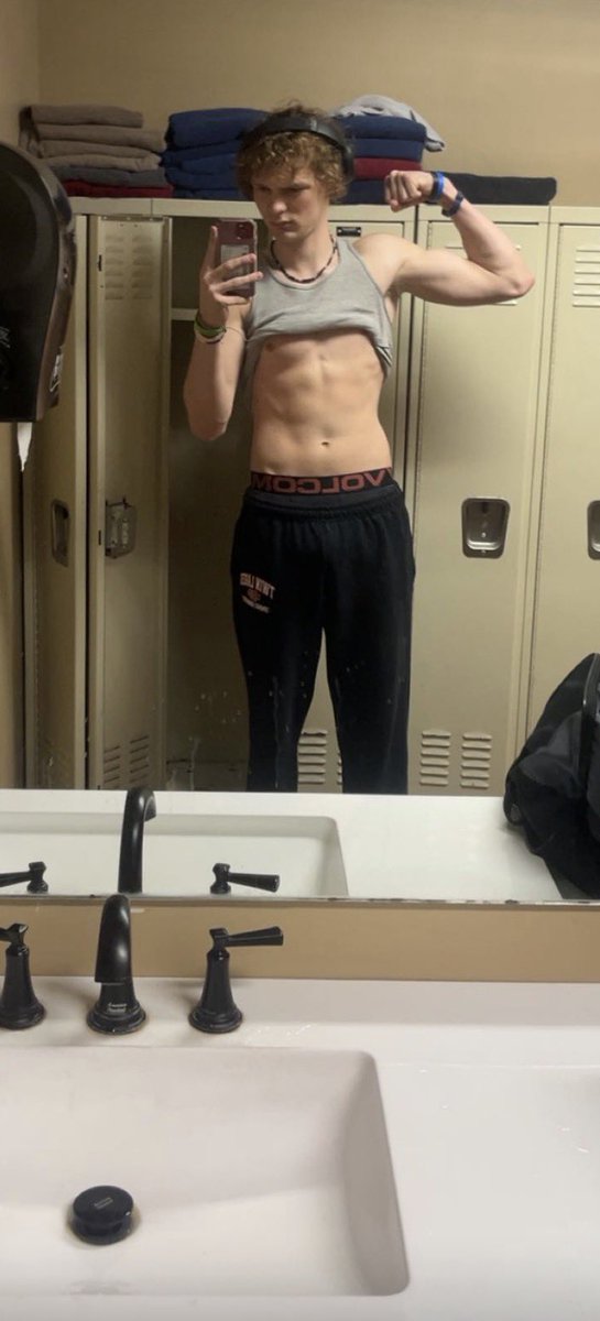 itsjordan32's tweet photo. How heavy do i look 6’2 https://t.co/UAatAnU2XB