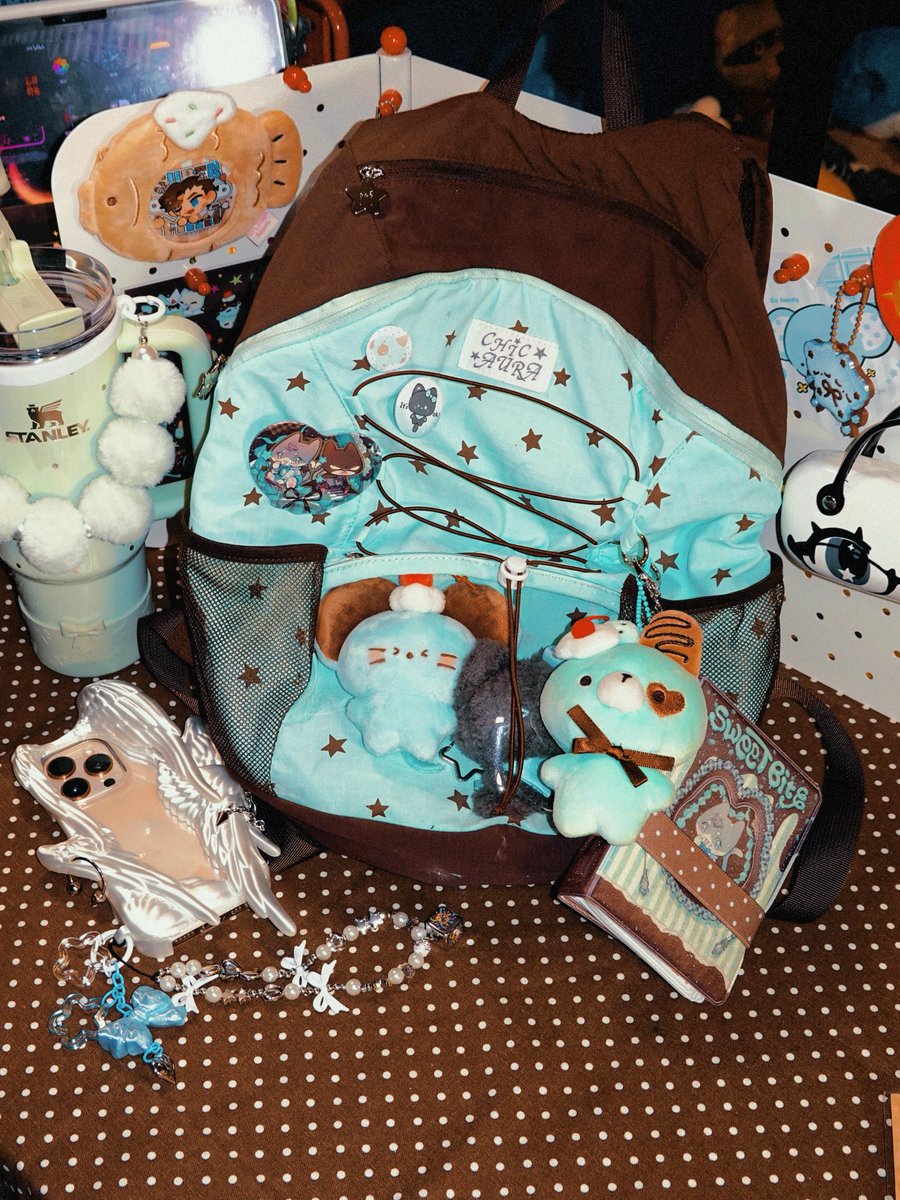 CassielKang's tweet photo. #superbat #chocomint #itabag #retroaesthetics https://t.co/GaujeTwVvc