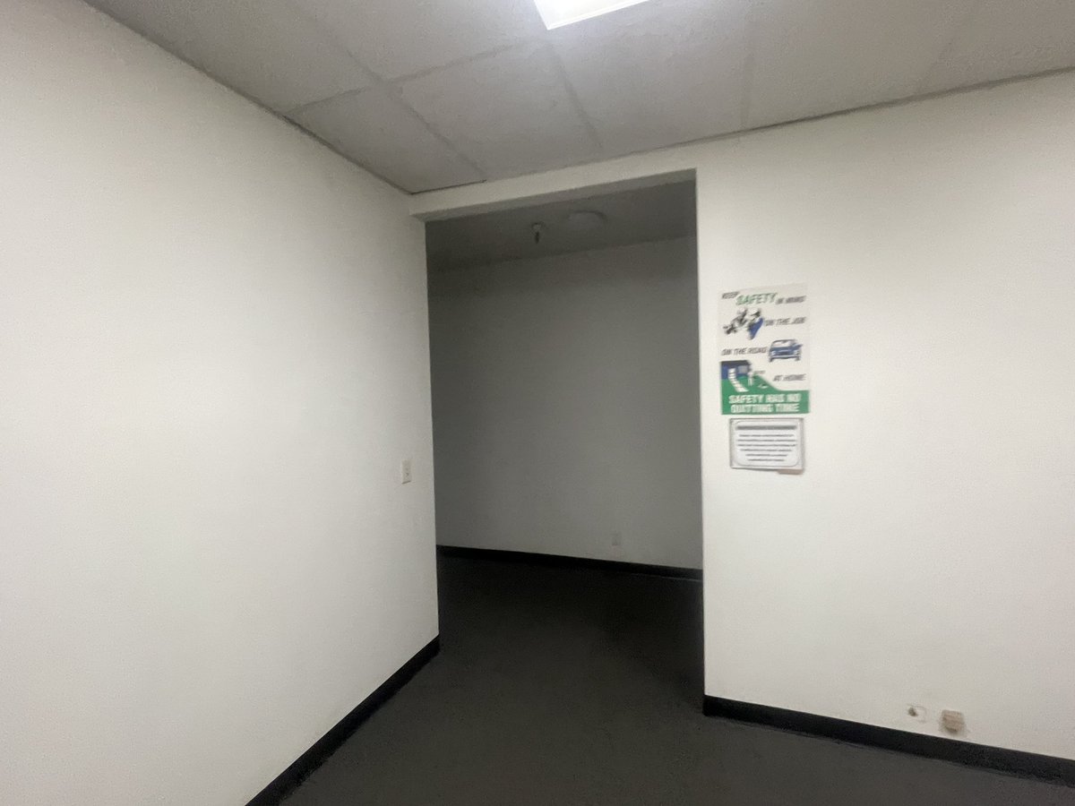 angeltoys77's tweet photo. after watching backrooms trailer my office kinda #scaring me a little #tengomiedo https://t.co/Iw1rY1Dud5