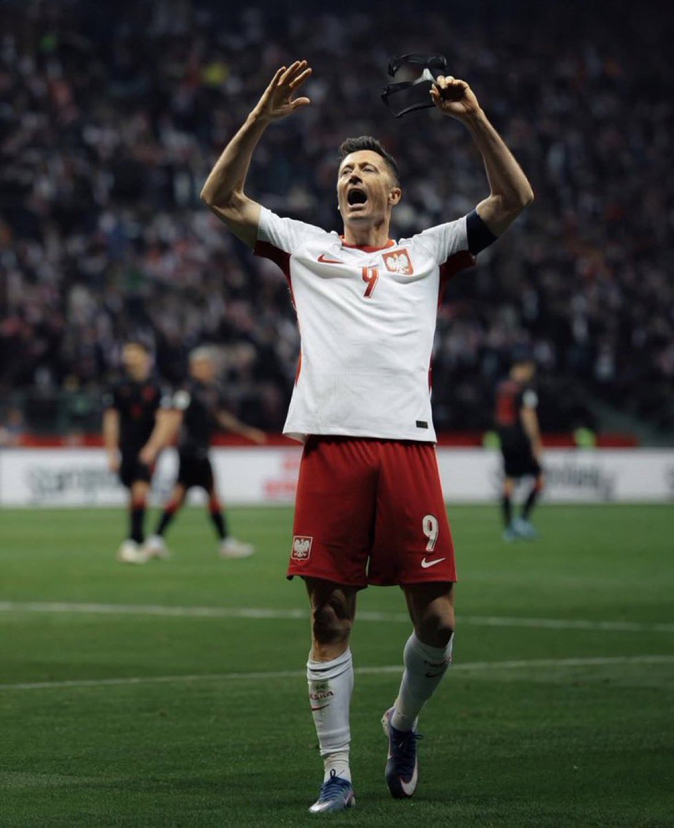 𝐍𝐚𝐮𝐭 tweet media