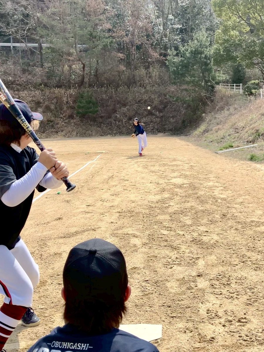 担当#11
今日は一日練習！休部中の私は午後から参加しましたが、みんなまだまだ元気いっぱい✨さすがやなーと思ったら、何やら様子がおかしいメンバーが、、お昼にピザ9枚は食べ過ぎです笑！とってもいい雰囲気で楽しく参加させていただきました！
#女子軟式野球
#神戸レディース