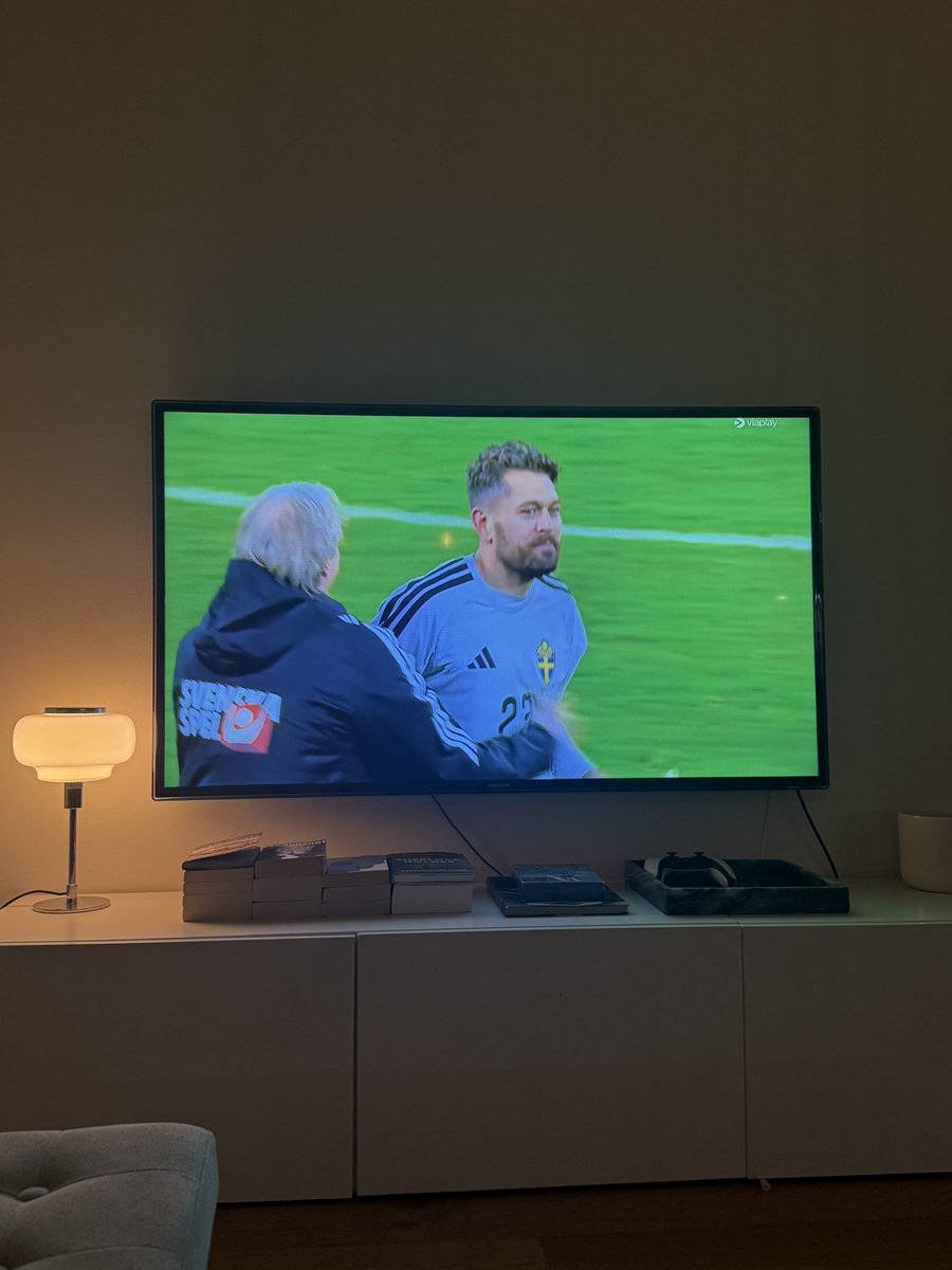 högerhuggorm tweet media