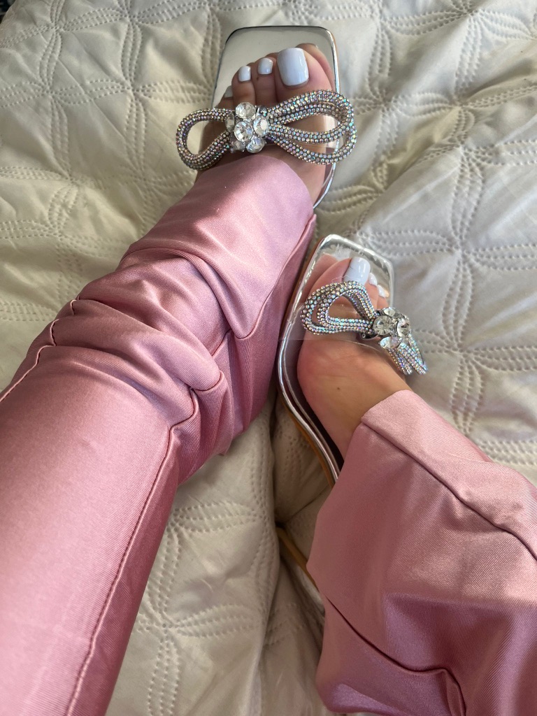 Would you rather kiss My feet or your wife on the lips?

One makes you leak like a loser… the other just reminds you how pathetic your marriage is 💋👠