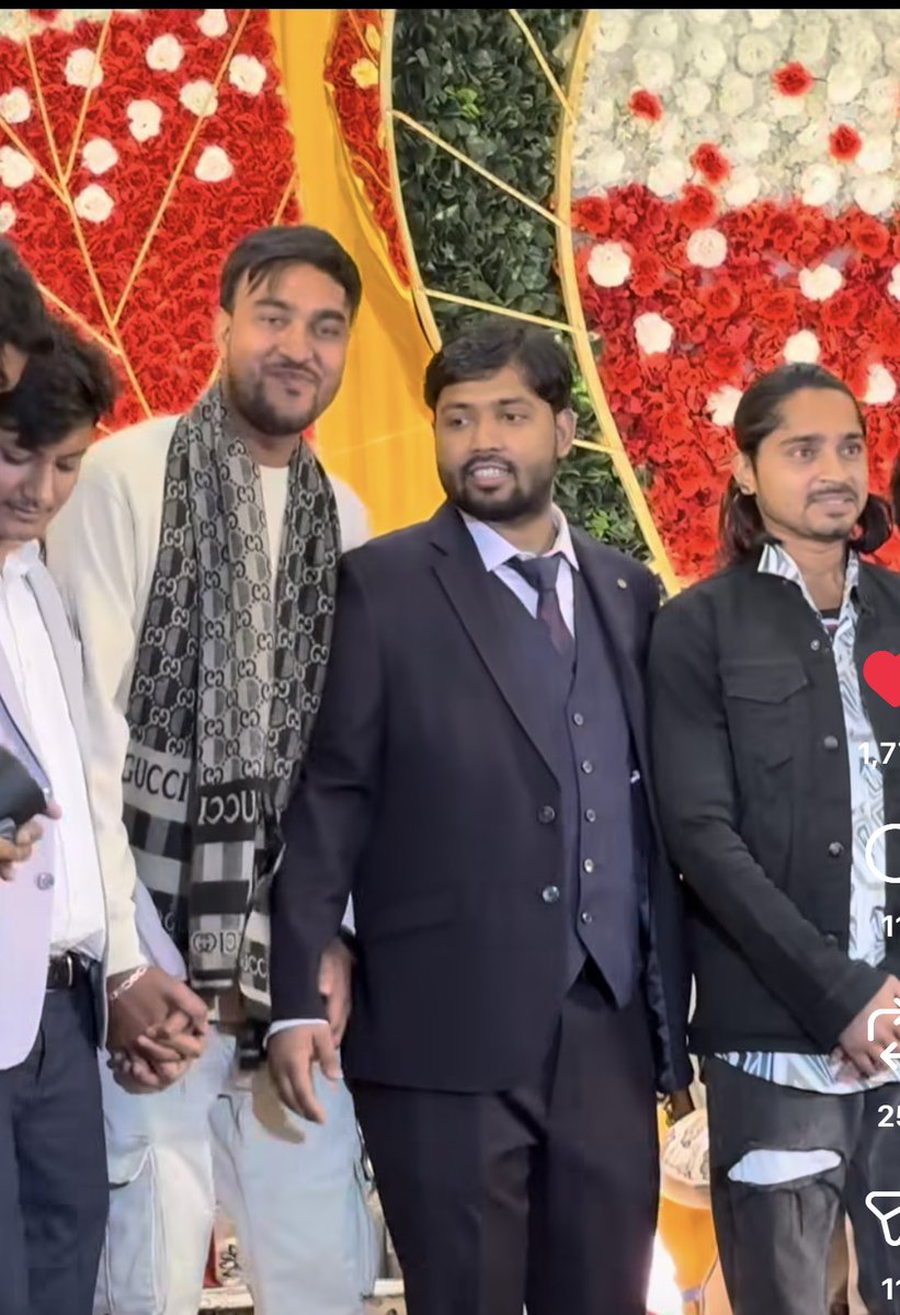 life_sabir81630's tweet image. ख़ान सर जैसे बड़े शिक्षक इतने down to earth क्या ही बोले 
उनके भाई के reception party me हमलोग जब पहुचे तो इस तरह इज़्ज़त किए जैसे हमलोग इनके छोटे भाई है इतना प्यार और सम्मान 
#khansir @Khansir__