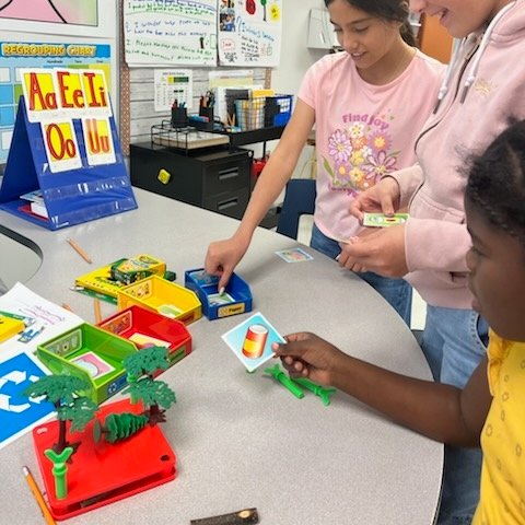 LChapman_SISD's tweet photo. Our students are blossoming into confident scholars thanks to the passion and hard work of @FChavez_DSSE 🌱✨ Thank you for bringing the EELA program to life & empowering our students! @DSShook_ES #EELA #BilingualEd #TeamSISD #Spring2026 https://t.co/0eVaNU8g7A
