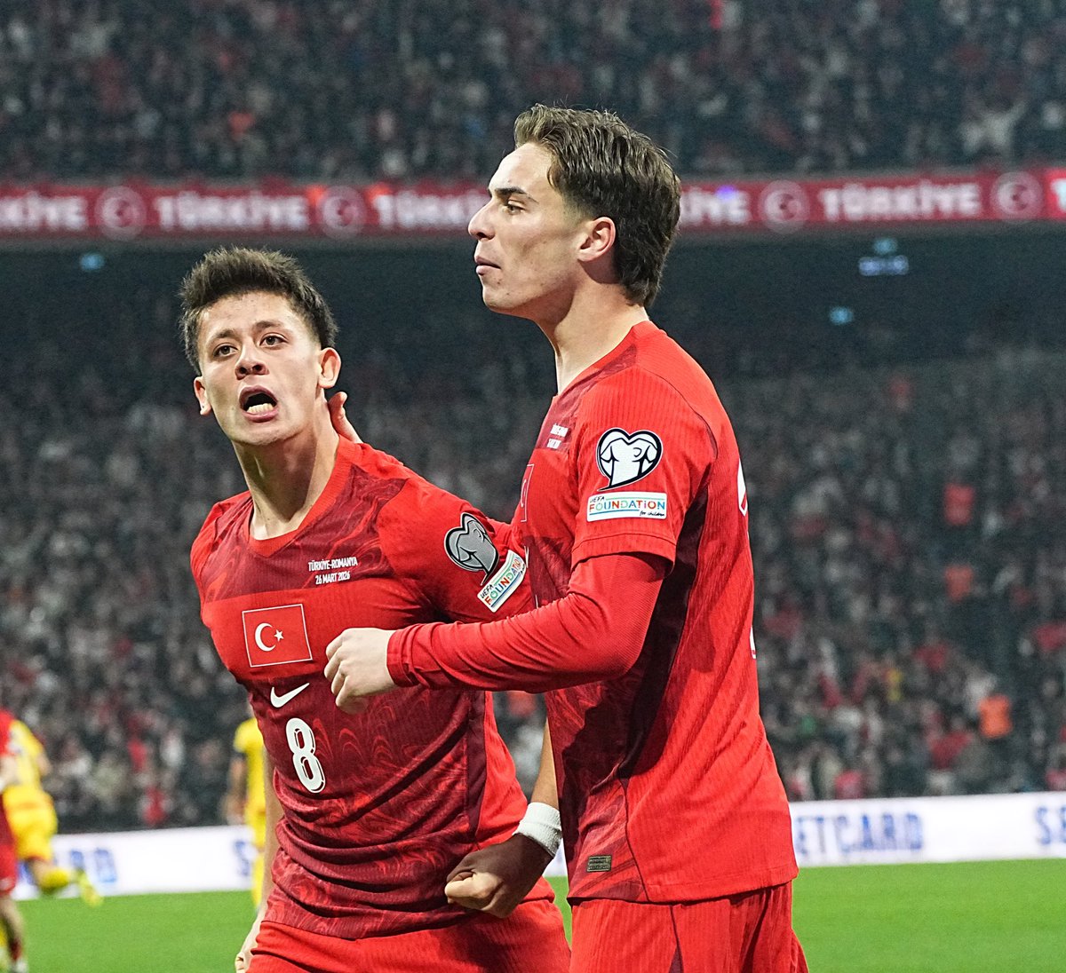 _BeFootball's tweet photo. 🚨🚨 𝗟𝗔 𝗧𝗨𝗥𝗤𝗨𝗜𝗘 𝗦’𝗜𝗠𝗣𝗢𝗦𝗘 𝗔𝗨 𝗞𝗢𝗦𝗢𝗩𝗢 𝗘𝗧 𝗩𝗔𝗟𝗜𝗗𝗘 𝗦𝗢𝗡 𝗕𝗜𝗟𝗟𝗘𝗧 𝗣𝗢𝗨𝗥 𝗟𝗘 𝗠𝗢𝗡𝗗𝗜𝗔𝗟, 24 ans après sa 3e place !!!! 🇹🇷🤩

GÜLER ET YILDIZ EN COUPE DU MONDE. 🌍💎 https://t.co/OfDyETR7Jt
