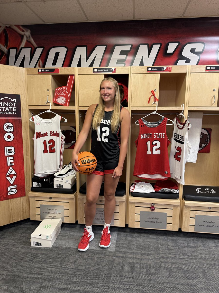 Katie_Burchill's tweet photo. I had a great day visiting Minot State University!! I am so greatful to receive an offer to play basketball at MSU! Thank you @Coach_ClarkR and @emma_sterkel for the opportunity! @MSUBeaversWBB https://t.co/WzEHH64XUX