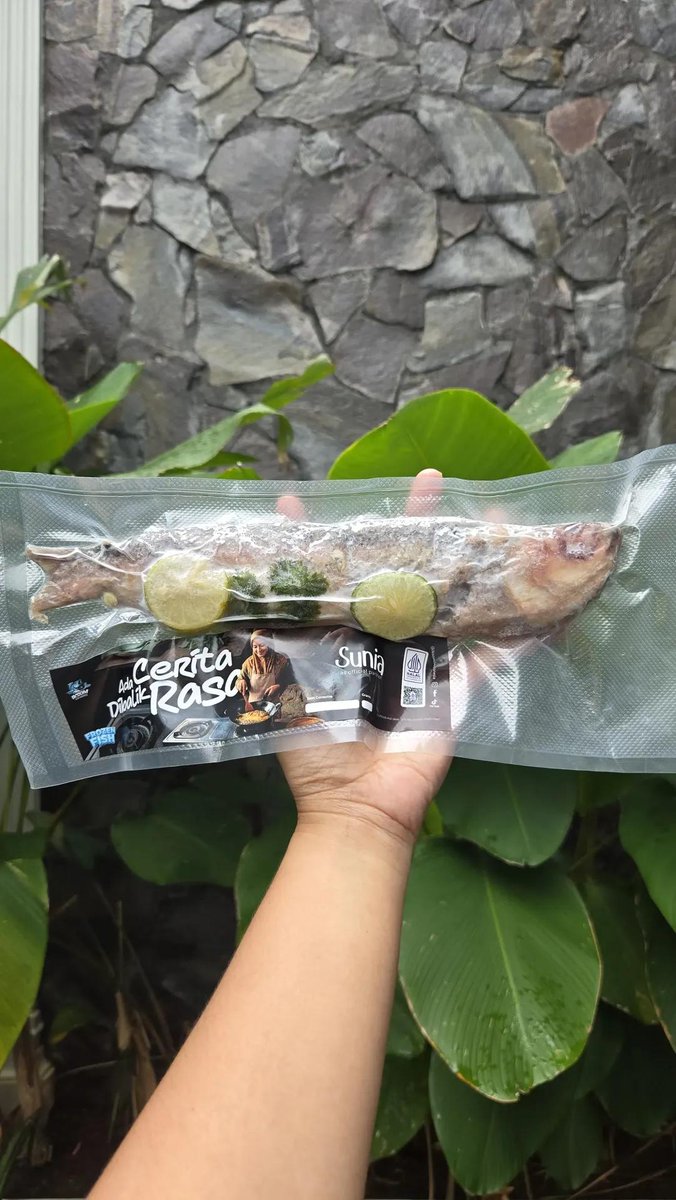 suniiaaa's tweet photo. @axdwin halo kak, izin promo jualanku yaah☺️
Buat yang mager masak tapi tetap pengen makan masakan rumahan boleh dicoba nihh ikan marinasi yg aku jual, semuanya pakai ikan segar pilihan. Pengiriman via paxel/lalamove yahh🥰
Dikirim dari Jagakarsa Jakarta Selatan https://t.co/FNyWWn7TgS