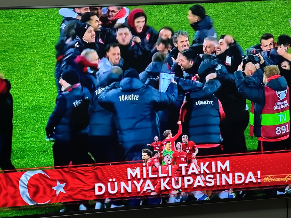 ColakogluEr's tweet photo. TÜRKİYEE💛❤️👏👏👏👏🇹🇷🇹🇷🇹🇷 HAYIRLI OLSUN 2026 dünya kupasına katılmak https://t.co/GbzPMlWNUI