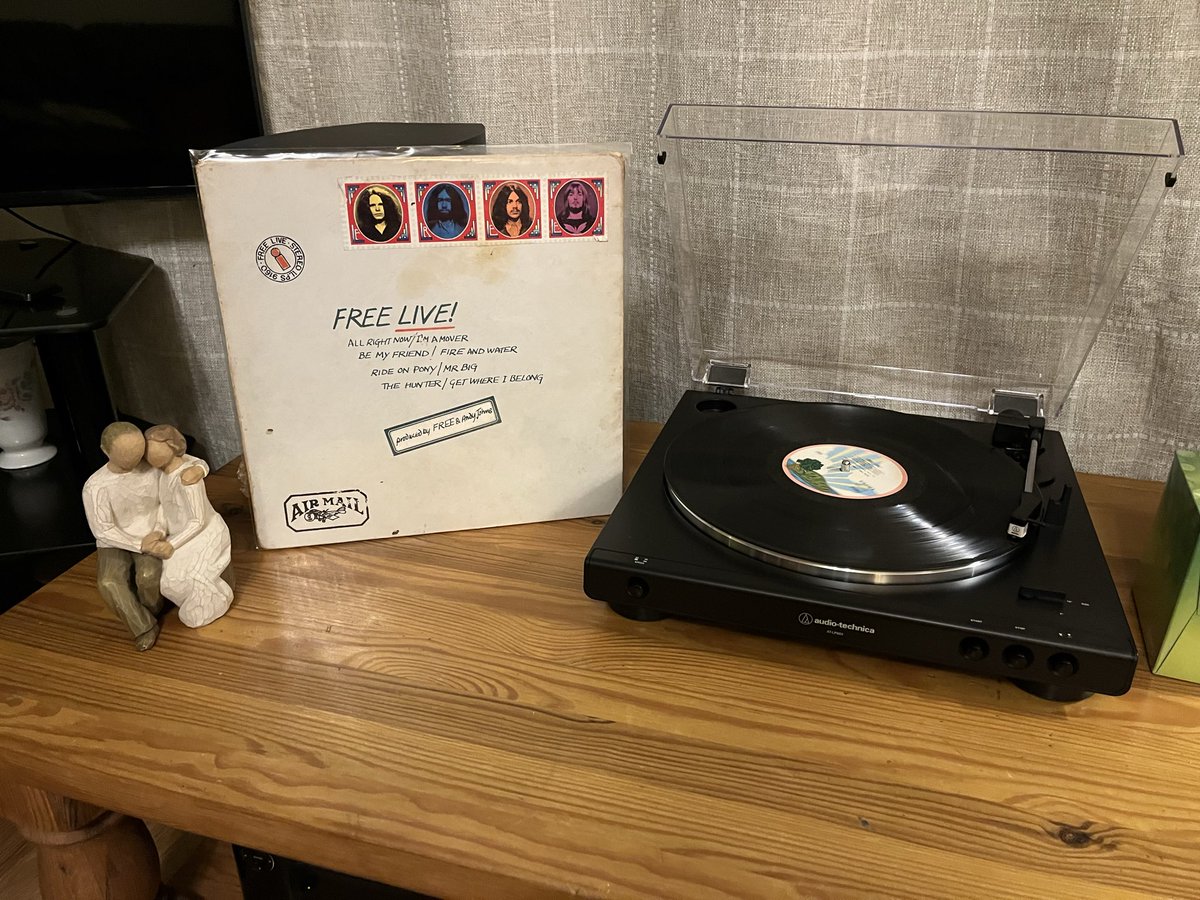 charlieharden1's tweet image. Late with #free #freelive ‘the group is going to appear so let’s have some order’ #nowplaying 🎸