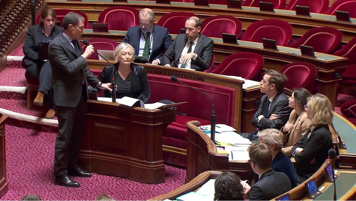 🪪 La France construit la plus grande infrastructure de surveillance numérique jamais imposée aux familles.

Hier, le Sénat a adopté en première lecture la proposition de loi "visant à protéger les mineurs des risques des réseaux sociaux" (dite #LoiMiller).

Ce texte, issu de