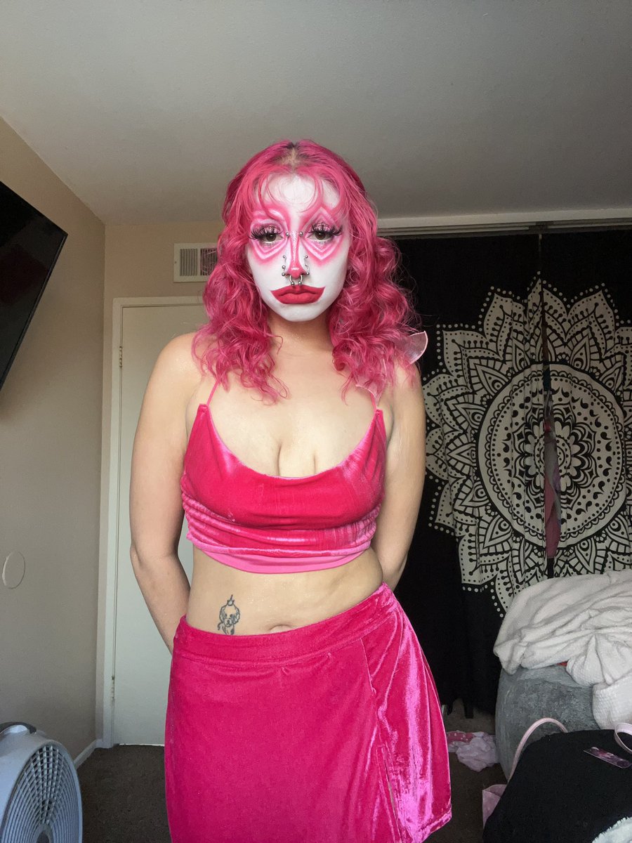 Senia (they/them) tweet media