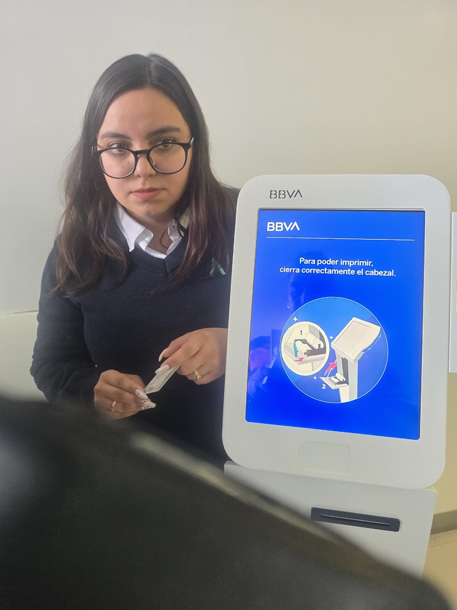 arturoab's tweet photo. @BBVARe_mx esta señora no quiere dar turnos y servicio en la sucursal de gran patio en Pachuca y siempre su pésimo servicio de su banco https://t.co/xJ4sswsvqv