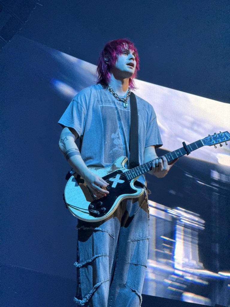 michael clifford contents ⭐️ tweet media