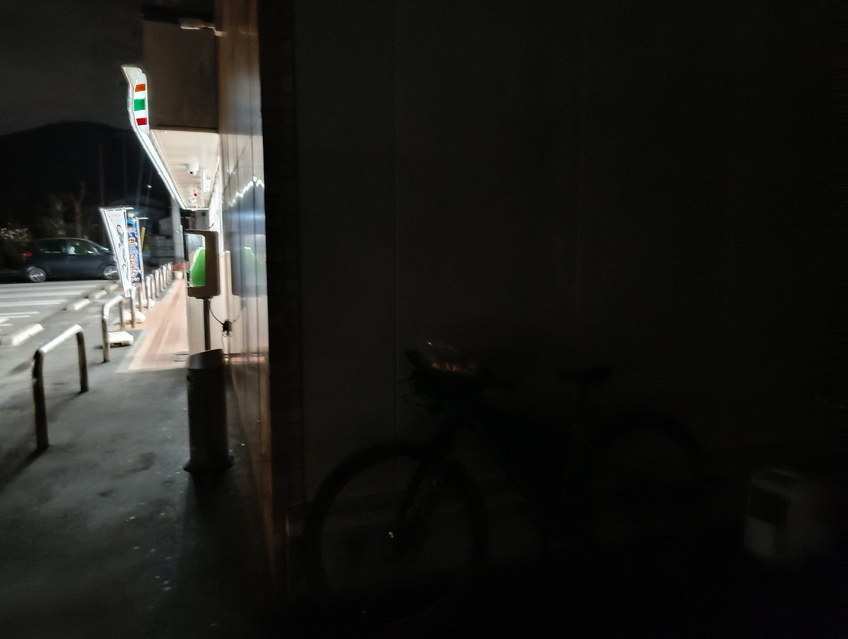 bananabed's tweet photo. 雨に降られず帰れるのか！？（既に降られた） https://t.co/rFwwD5M74X
