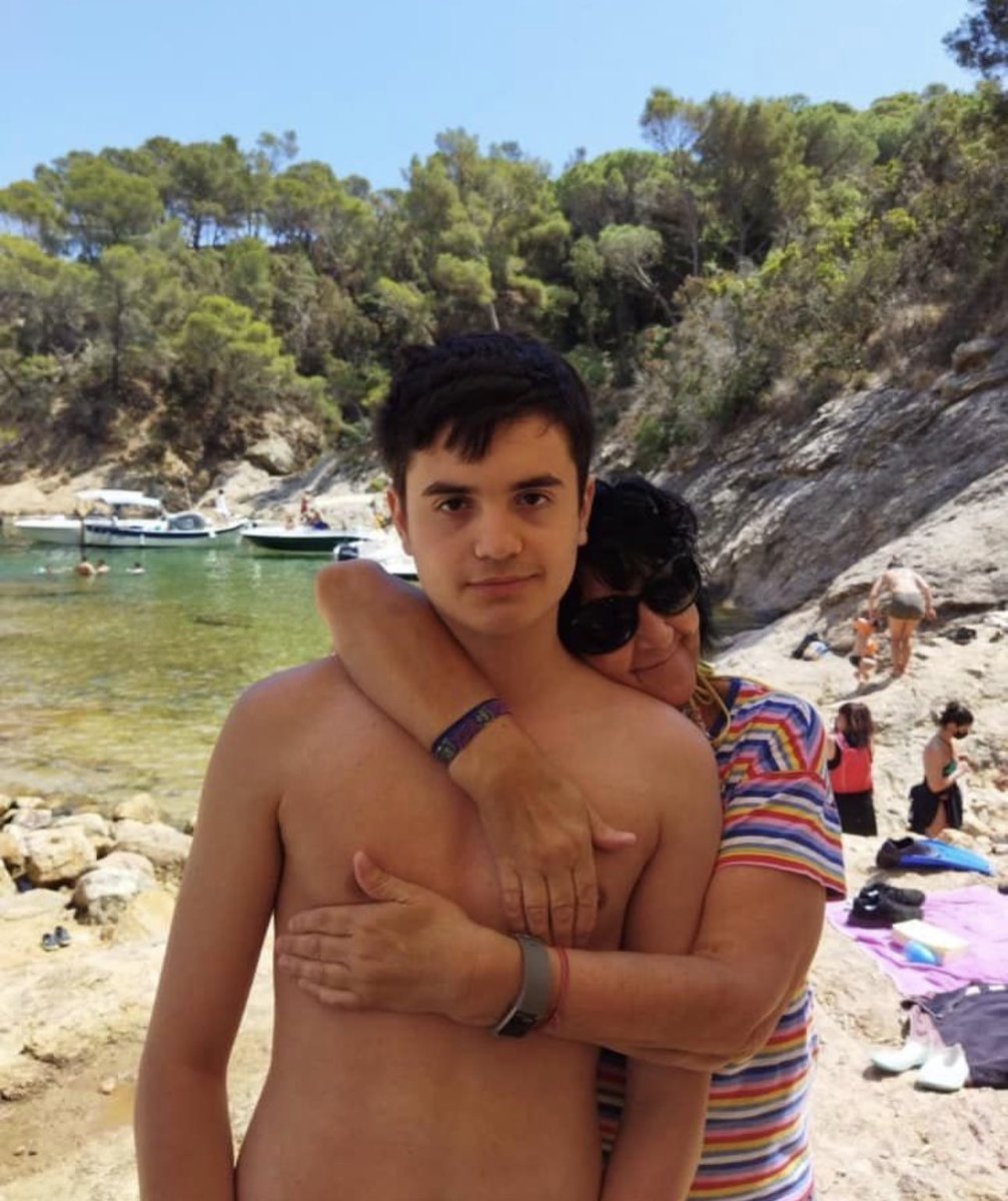 Folkaira tweet media